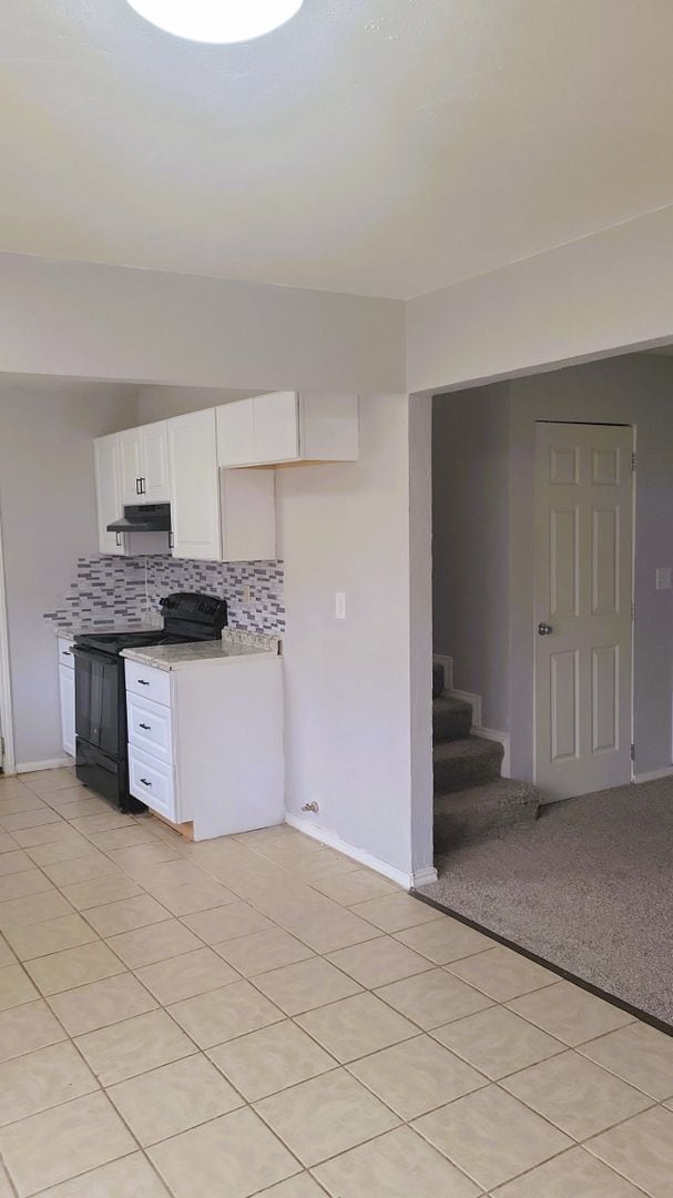 Building Photo - Welcome to this charming two-story single-...
