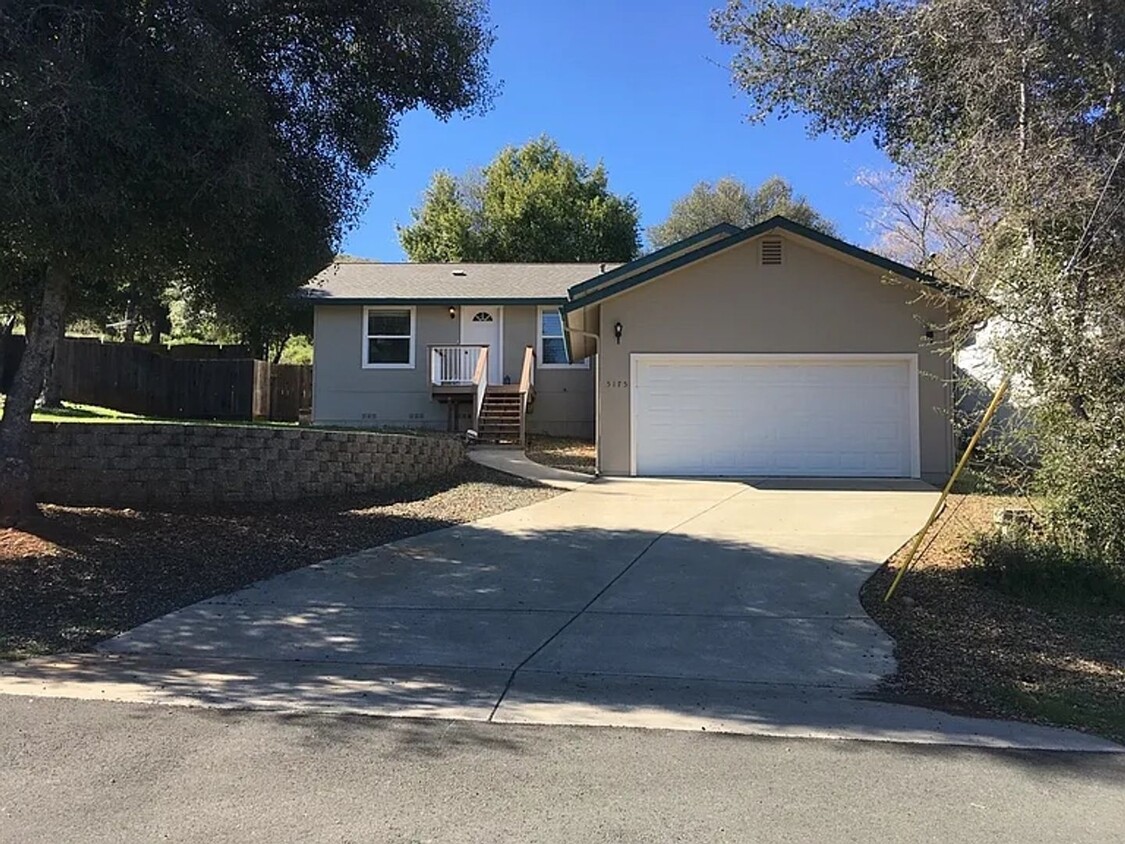 Primary Photo - Kelseyville Riviera home with 3-bedrooms, ...