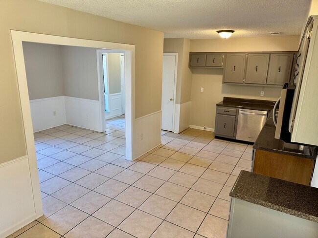 Foto del edificio - 7141 Oak Forest Dr