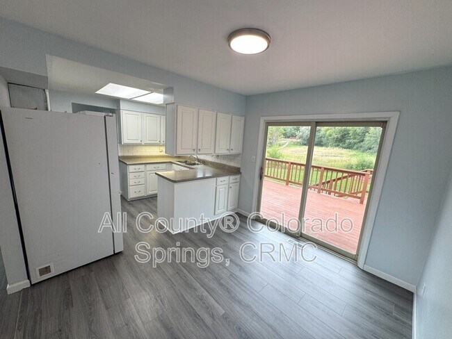Building Photo - 1595 Luna Vista St
