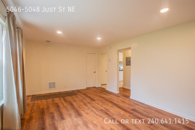 Foto del edificio - 5046-5048-5048 Just St NE