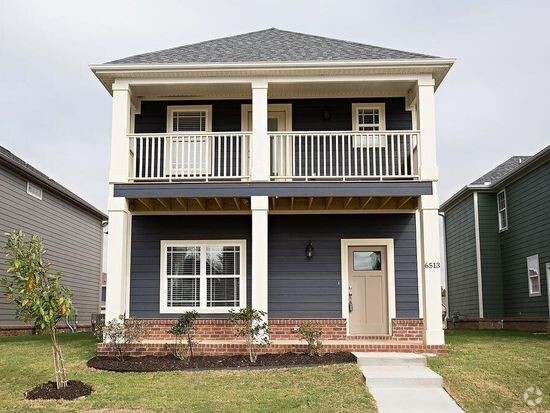 Lovely Front Porch - 6513 Knollview W Way