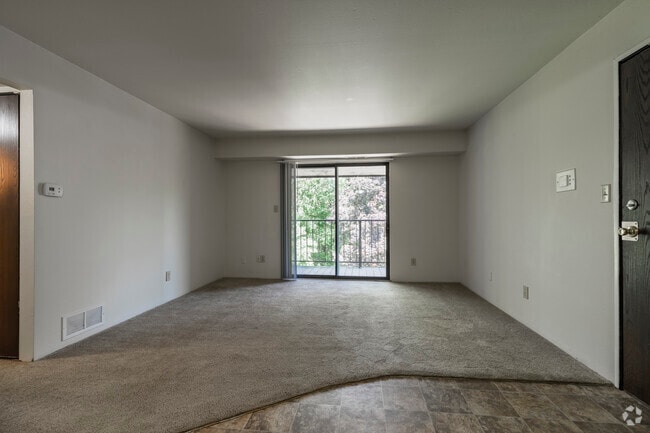 1BR, 1BA -650SF - Living Room - Springport Glen