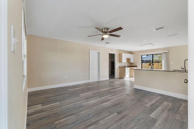 Building Photo - 140 S Marjorie Ct