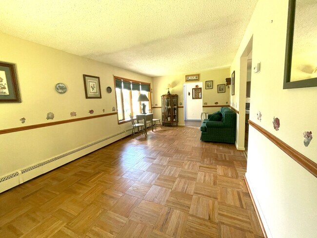 Building Photo - Welcome to this 4 Bedroom 1.5 bath home wi...