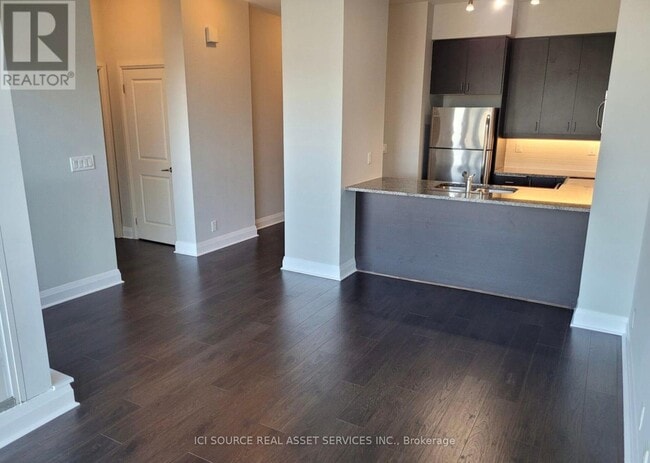 Building Photo - 1185 The Queensway