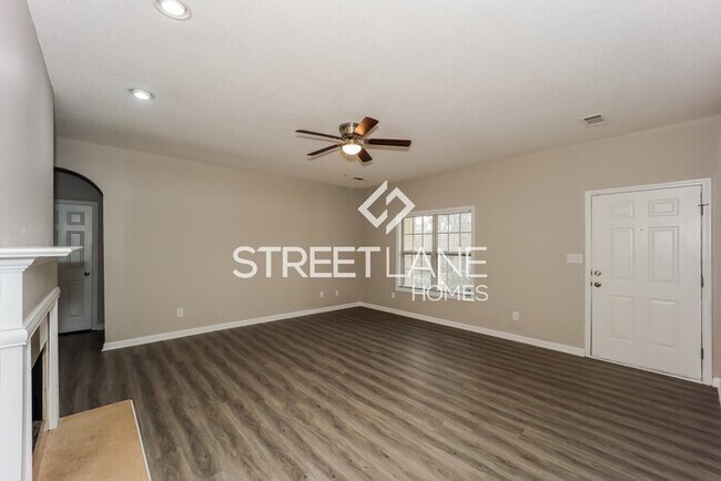 Building Photo - NOW OFFERING FIRST HALF MONTH FREE OR ONE ...