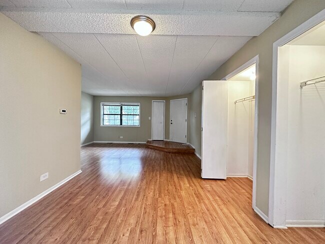 Building Photo - 1504 W Jefferson Ave