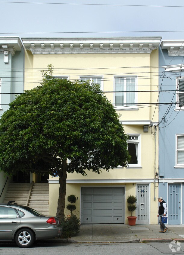 Primary Photo - 135 9th Ave