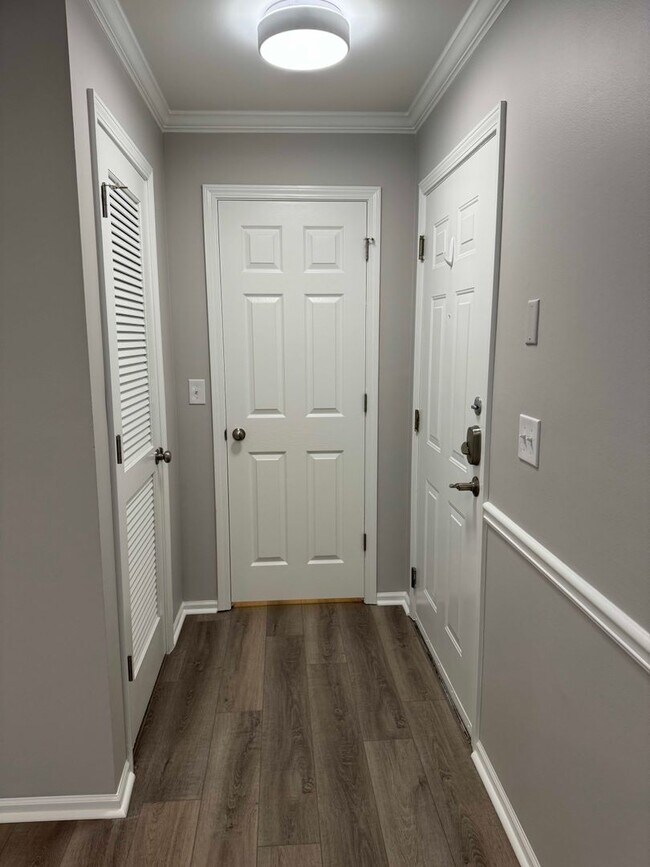Foto del edificio - Beautifully Updated 1st Floor One Bedroom Condo at The Reserve at Woodbridge-Near Shopping & Medi...