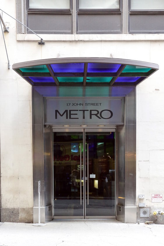 Entrada - The Metro