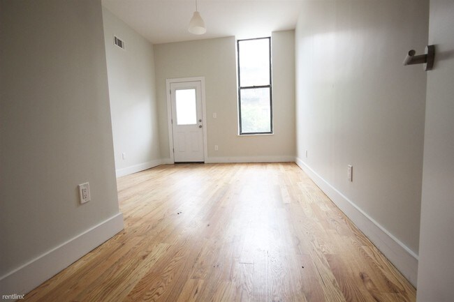 Building Photo - 318 Bleecker St
