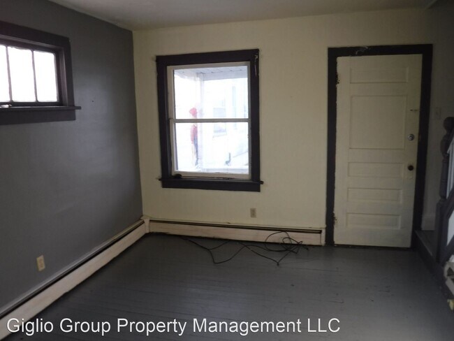 Building Photo - 2 br, 1 bath House - 206 Olyphant Court