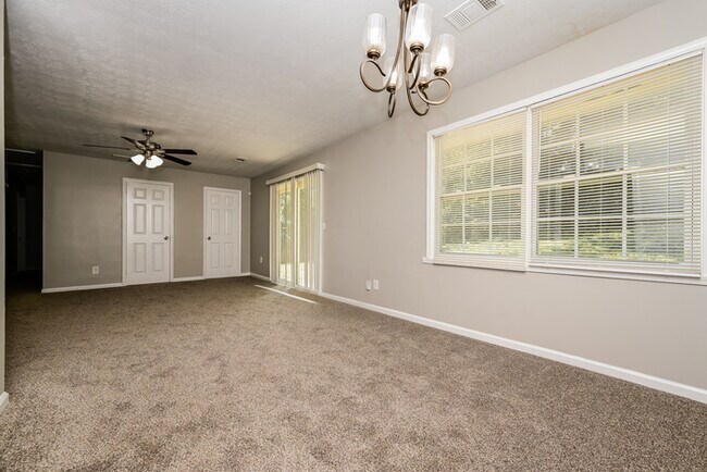 Building Photo - Fantastic 3bd/2ba home! Let yourself in!
