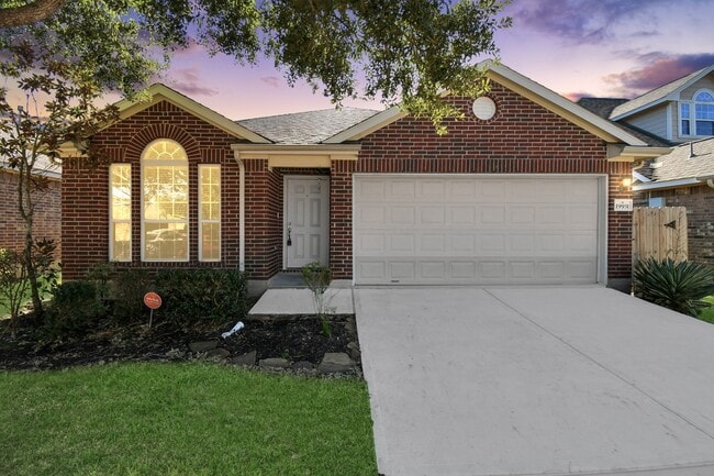 Building Photo - 19931 Roycroft Ln