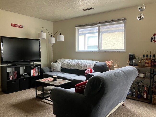 Building Photo - 110 W Norwich Ave