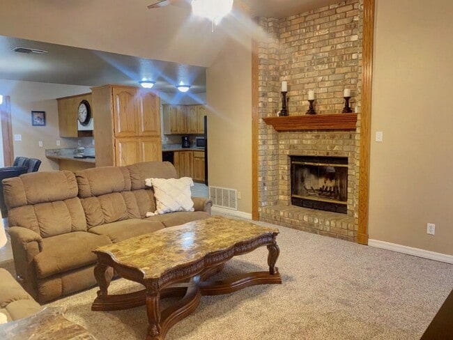 Building Photo - RENTAL Fully Furnished 4 bedroom home