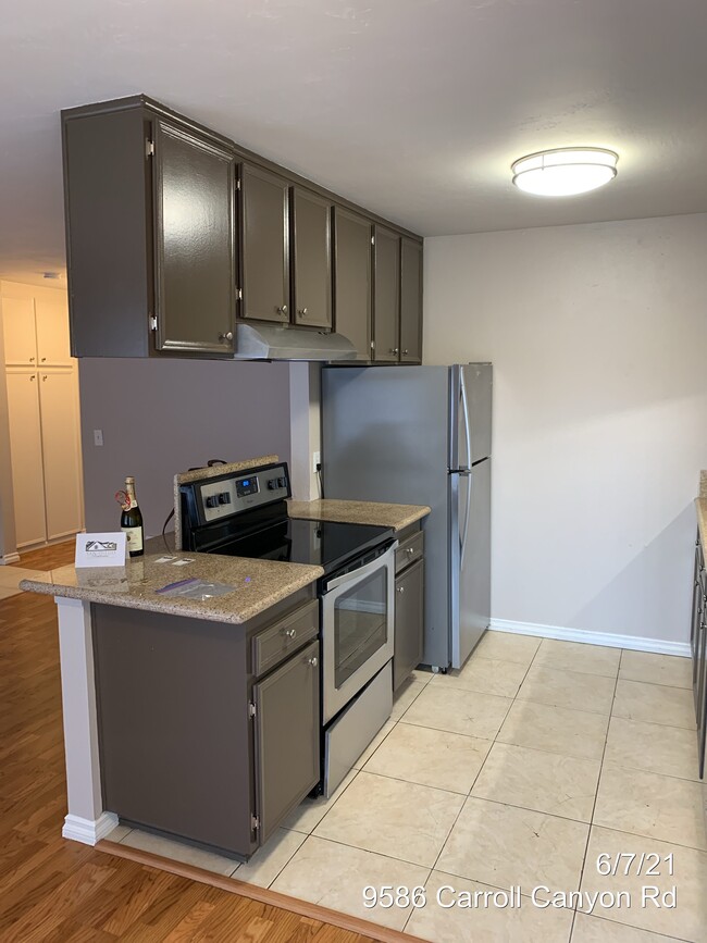 Foto del edificio - 9586 Carroll Canyon Rd
