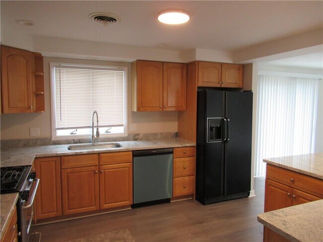Building Photo - 5 Tanglewood Ln