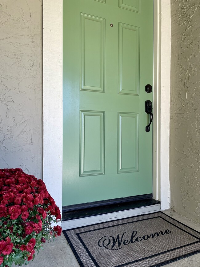 Building Photo - 779 Oakmeade Dr