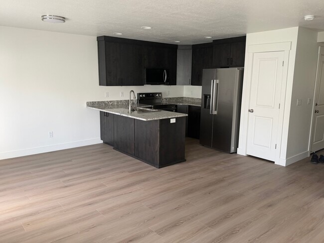 Building Photo - 2070 N 325 E