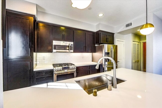 Building Photo - LUXURY TOWNHOME IN SUNNYVALE | 2014 BUILD
