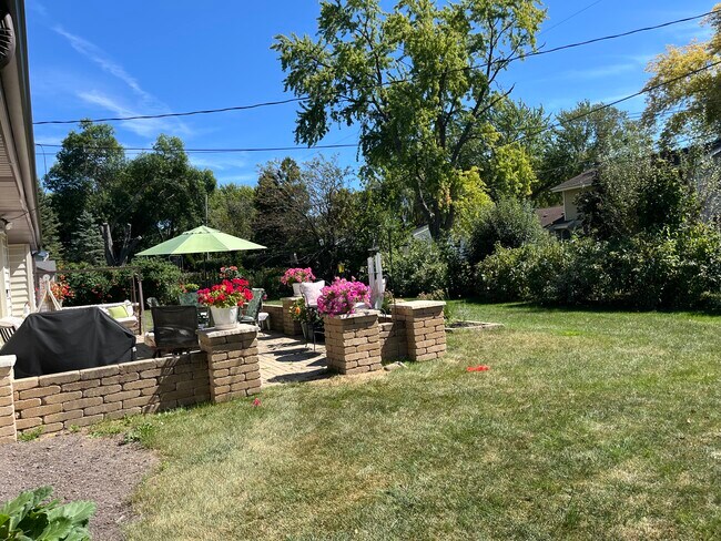 Building Photo - 13685 W Graham St