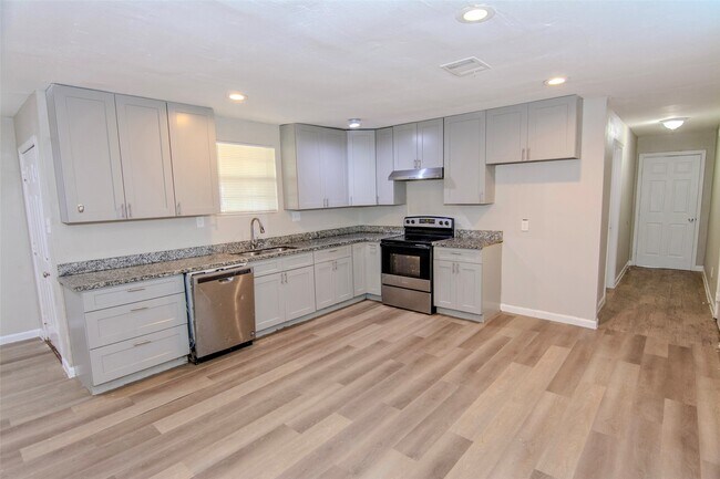 Foto del edificio - 904 Mobile Dr