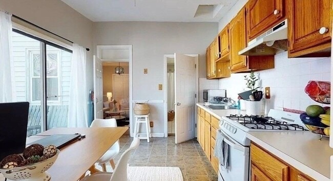 Building Photo - 93 Baxter St