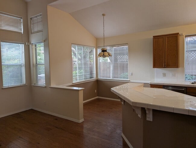 Foto del edificio - Wonderful 4 bedroom home in Clovis offerin...