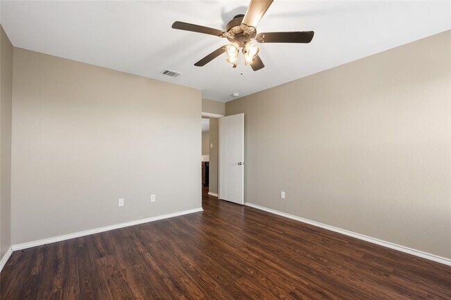 Foto del edificio - 245 Loon Lake Dr
