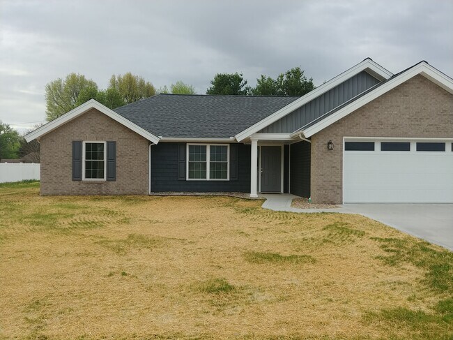 Building Photo - 1421 W Todd Ln
