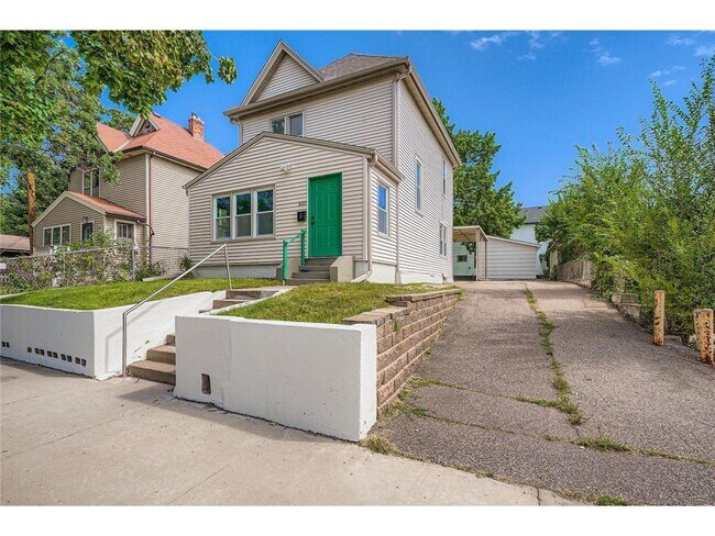 Building Photo - 610 Fairview Ave N