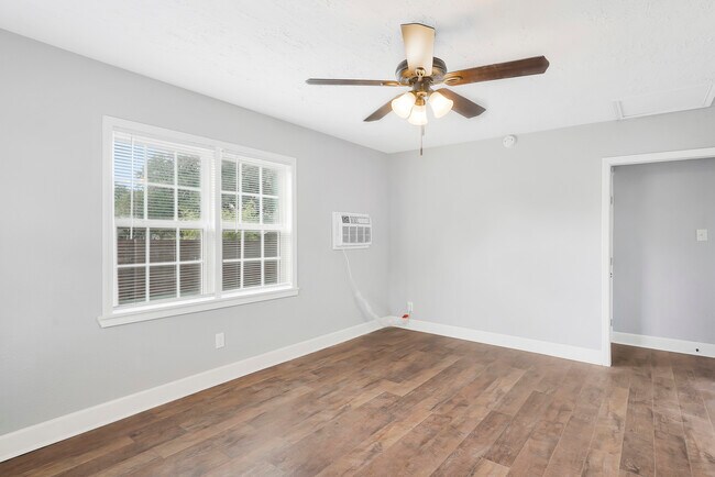 Foto del edificio - 2311 N Louis St