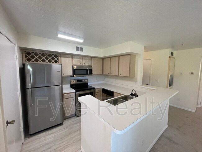 Building Photo - 7360 Westpointe Blvd