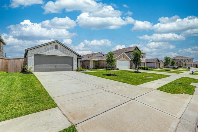 Building Photo - 6822 Date Palm Dr