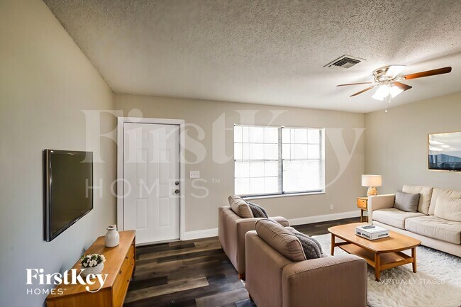 Foto del edificio - 4555 Palm Ridge Blvd