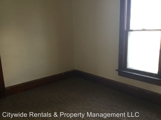 Building Photo - 1545 S 73rd St