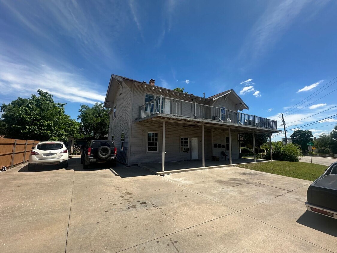Foto del edificio - 431 E 8th St