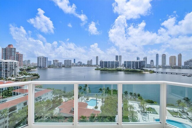 Foto del edificio - 3301 NE 183rd St