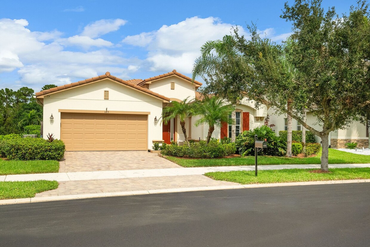 Foto principal - 4/2 Copperleaf POOL home in Palm City!!