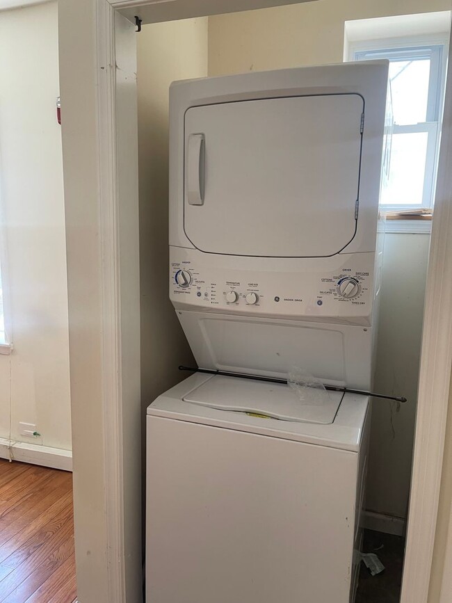 Building Photo - 5031 Hazel Ave