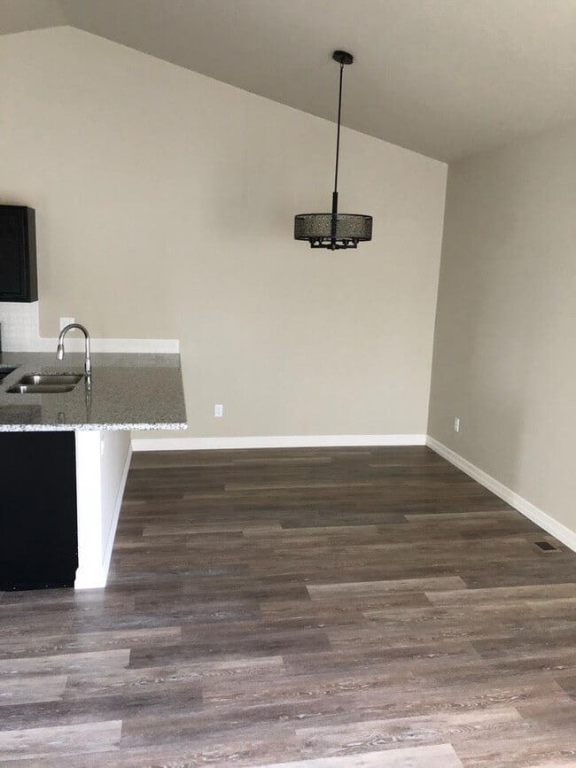 Foto del edificio - 13728 W 13th St N