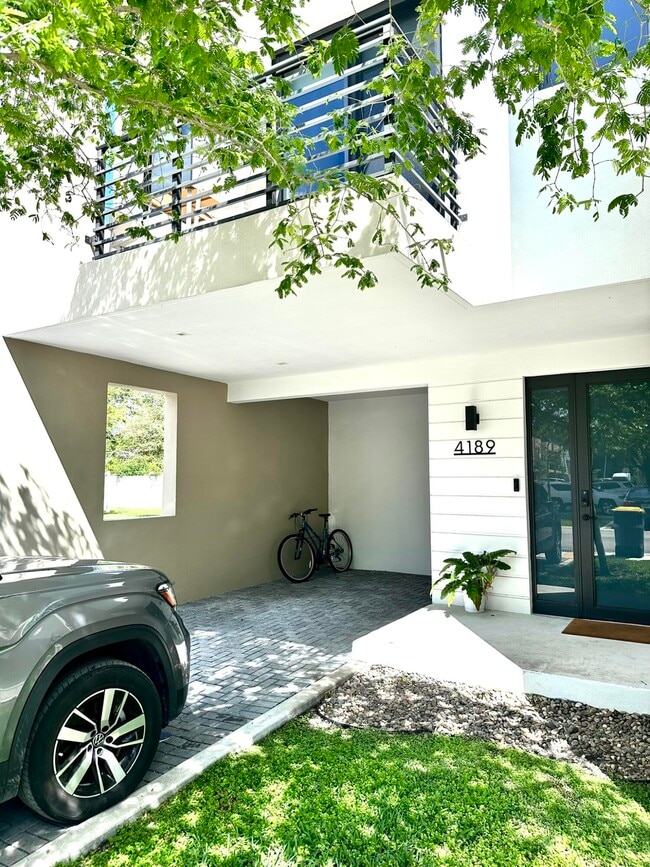 Foto del edificio - 4189 N Oak Pl