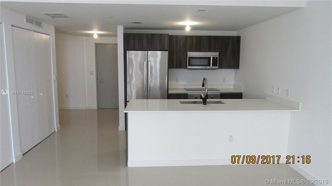 Foto del edificio - 488 NE 18th St