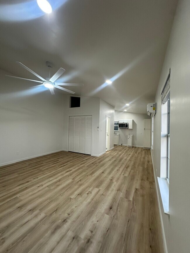 Foto del edificio - 140 N Acres Dr