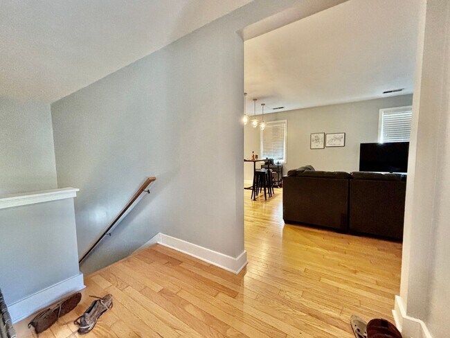 Building Photo - Rainbow Townhomes