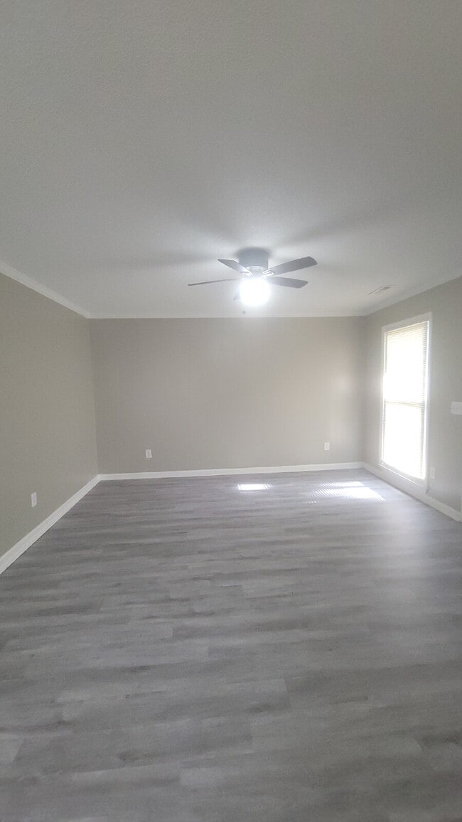 Building Photo - 1 month free Section 8 accepted Spacious 2-Bed, 2-Bath Sanctuary in Huntsville – Your Ideal Retre...