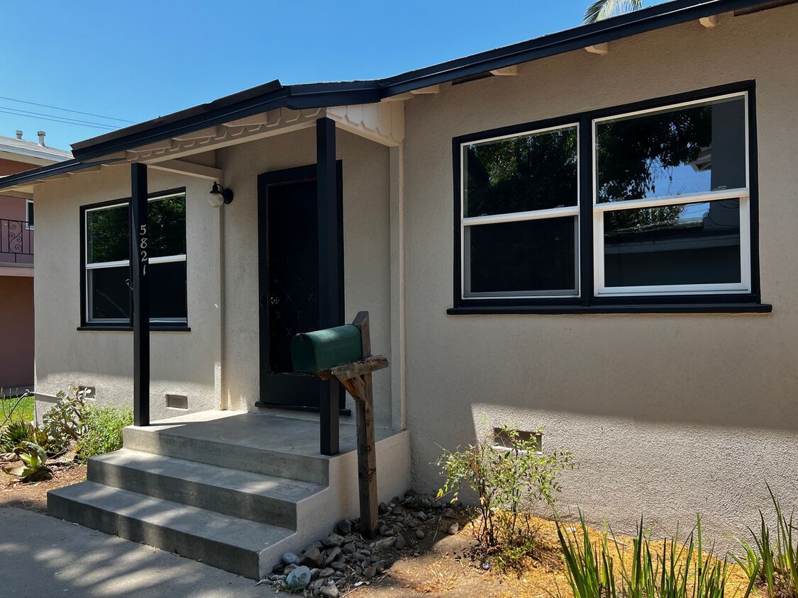 Primary Photo - 2 Bedroom 1 Bath Completely Remodeled Apar...