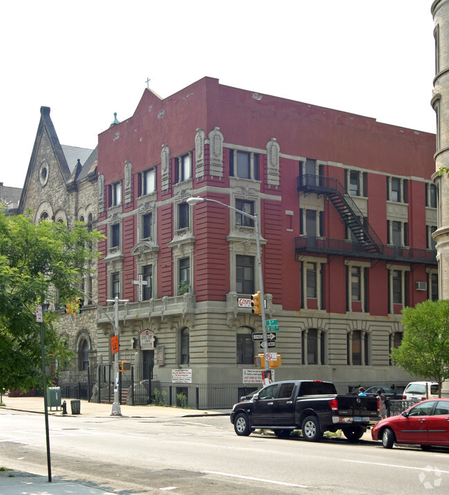 Building Photo - 2056 Fifth Ave
